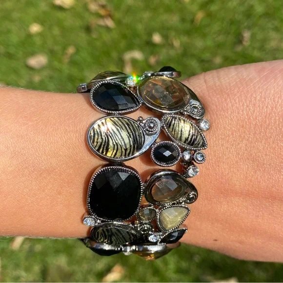 Stretchy Wide Cuff Statement Bracelet - Picture 8 of 8